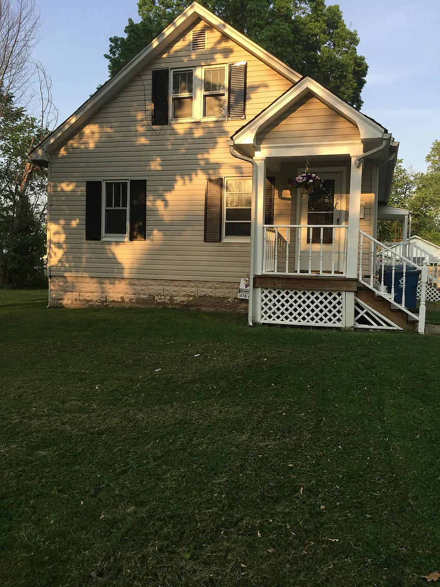 335 Spencer St photo 1