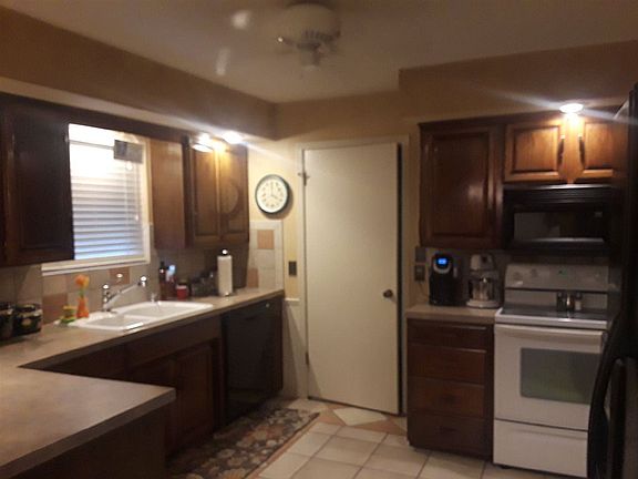 2nd image of 1813 Gingham Ln