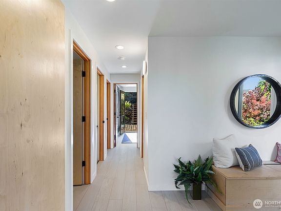5th image of 425 26th Avenue E