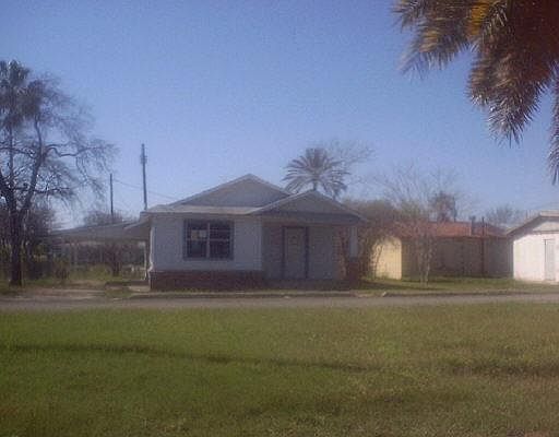 1st image of 104 S PARK ST