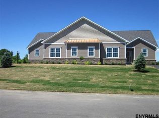 11 Elena Ct, Mechanicville, NY 12118