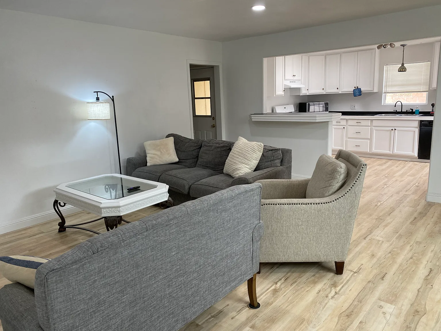 3 bed, 2300 sqft, $4,750 — Photo 4