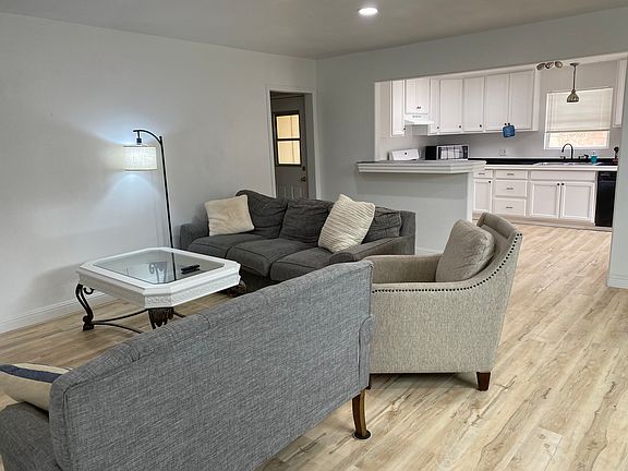 4th image of 167 Pier Ave #1
