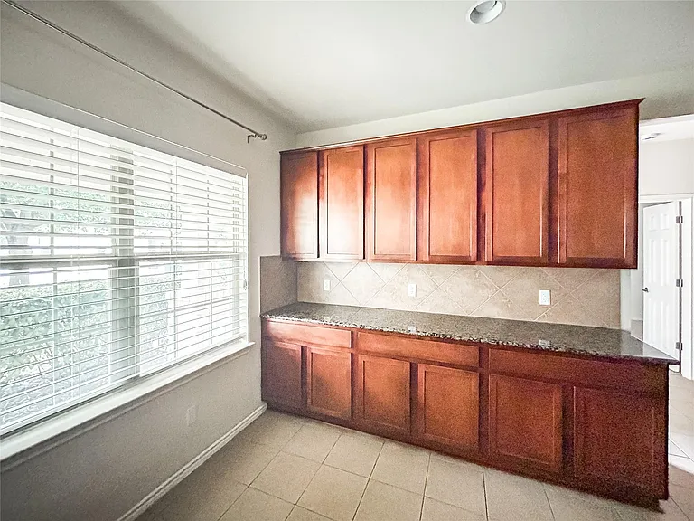7810 Squirrel Hollow Dr — Photo 11