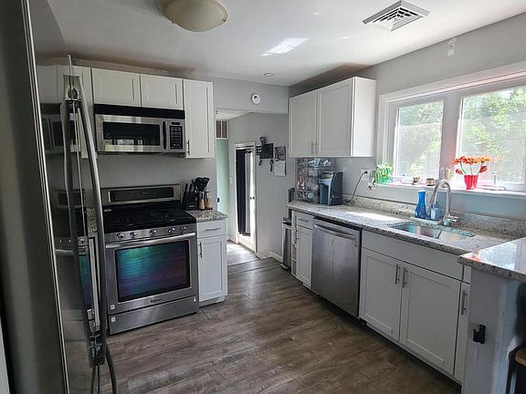 5th image of 474 Karen Ave