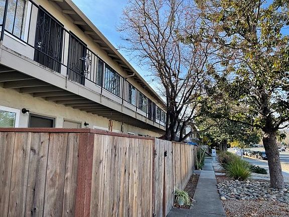 2nd image of 4770 Hamilton Ave #7