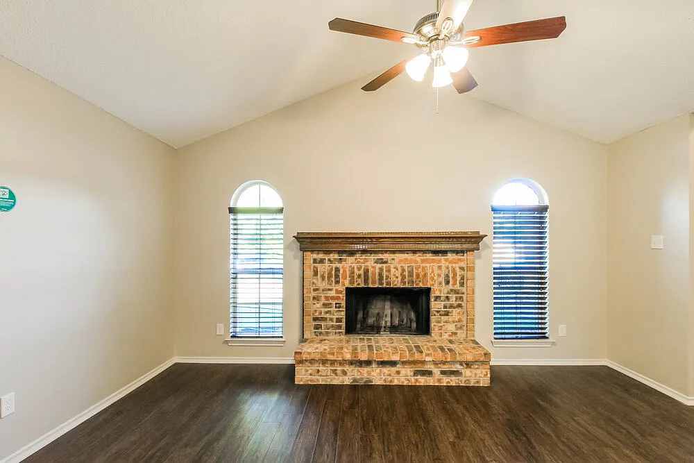 3 bed, 2.5 bath, 1580 sqft, $3,160 — Photo 4