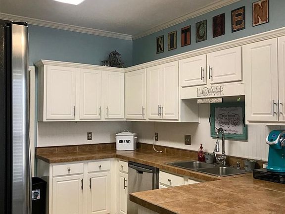 4th image of 133 Live Oaks Blvd