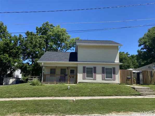 105 E Oak St, Warrenton, MO 63383