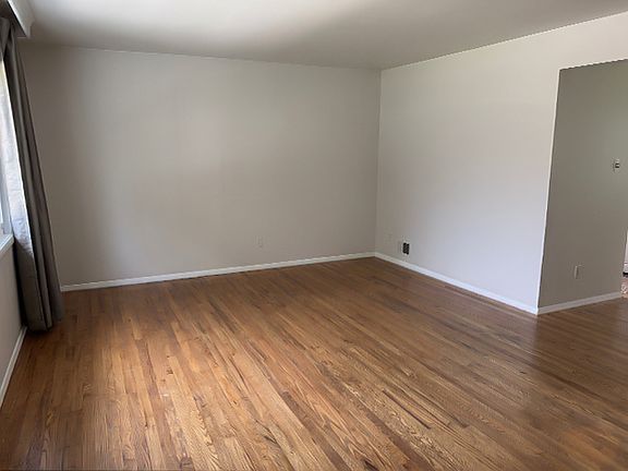4th image of 10005 Renfrew Rd