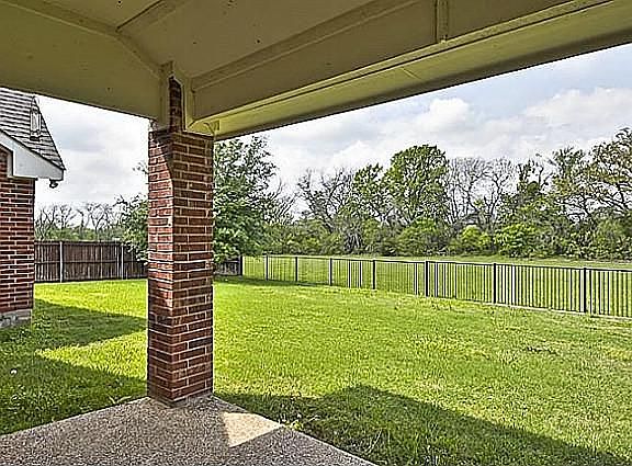 5th image of 3805 Basswood Ln