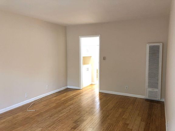 5th image of 2627 S Centinela Ave #17
