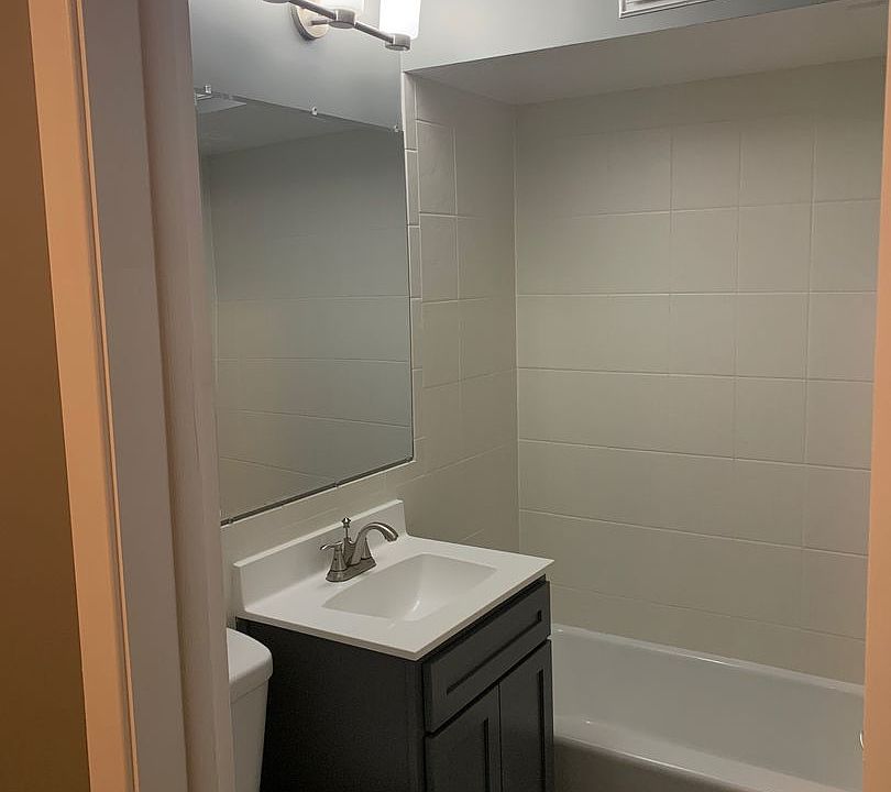 1st image of 625 1st Ave NE #72