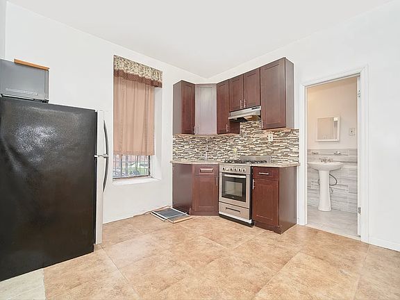 4th image of 2657 Frederick Douglass Blvd #1