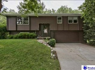 3309 Cottonwood Ln, Omaha, NE 68134
