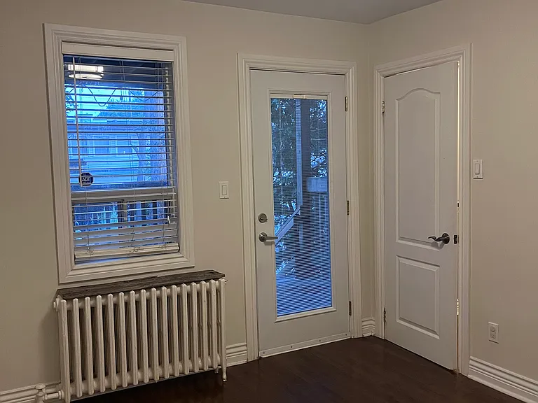 65 Burnaby Blvd — Photo 6