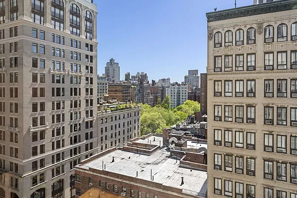 Sold by Compass | media 9