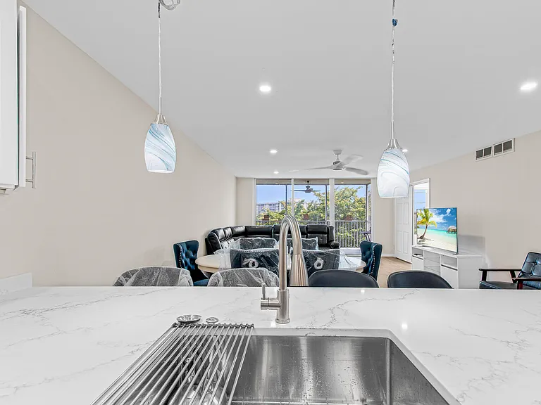 2901 S Palm Aire Dr #501 — Photo 13