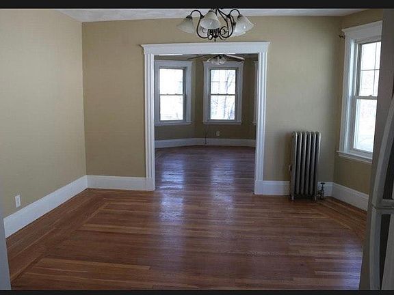 3rd image of 66 Herschel St #2