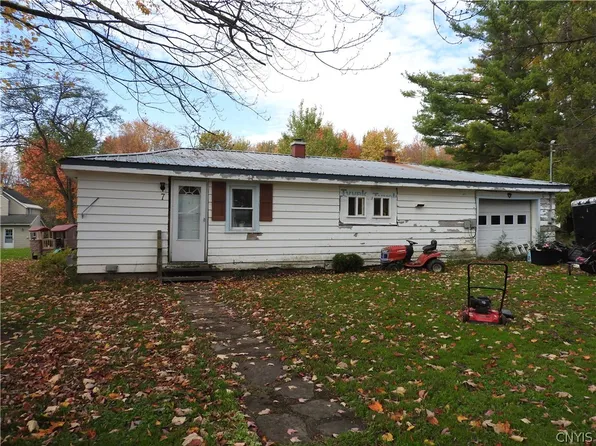 7 Clemons Dr, Fulton, NY 13069