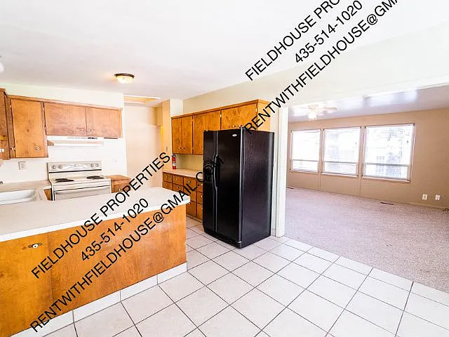 1077 Rose Street — Photo 2