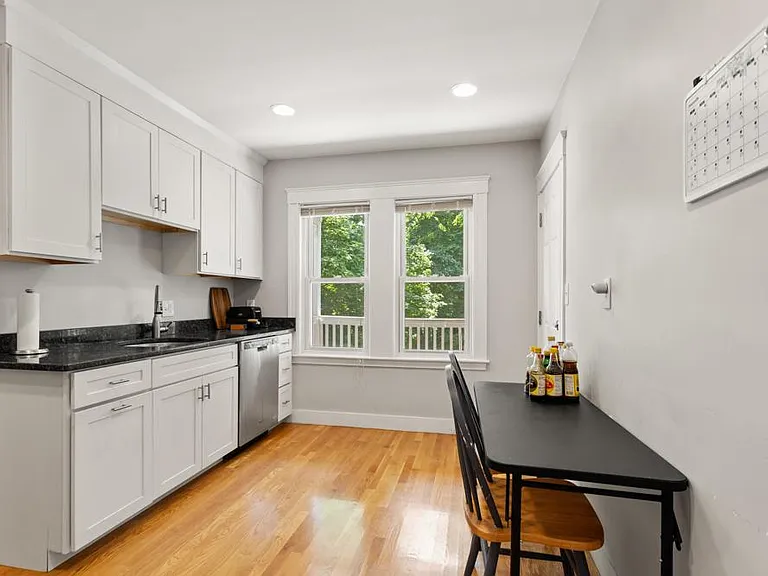9 Bailey St #2 — Photo 2