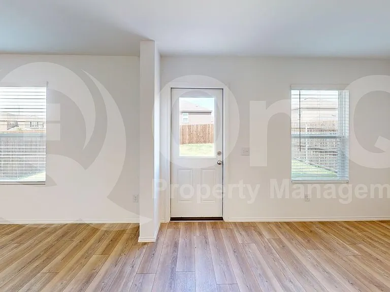 882 Breakwater Dr — Photo 4