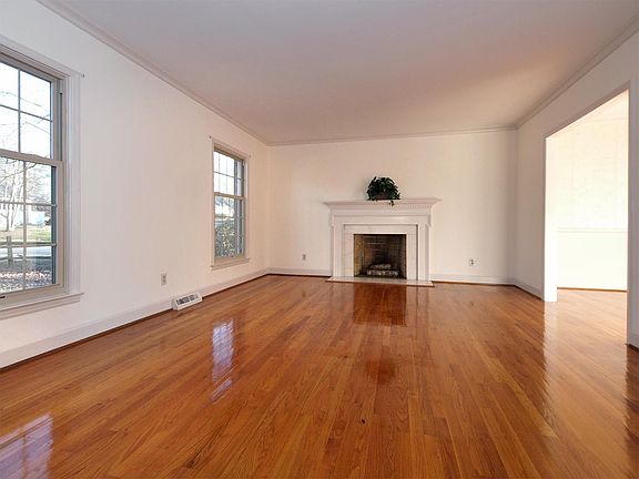 3rd image of 6808 Queensberry Dr