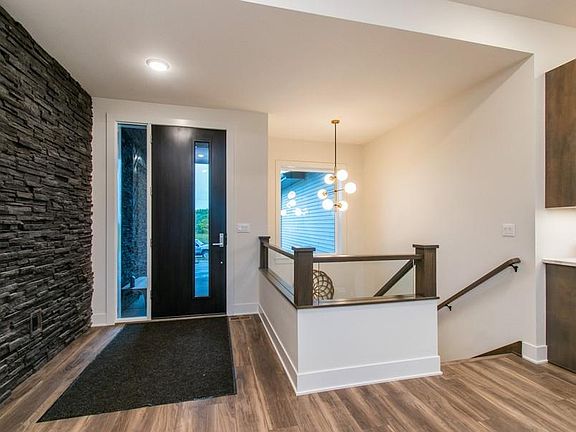 4th image of 2204 Leopold Dr