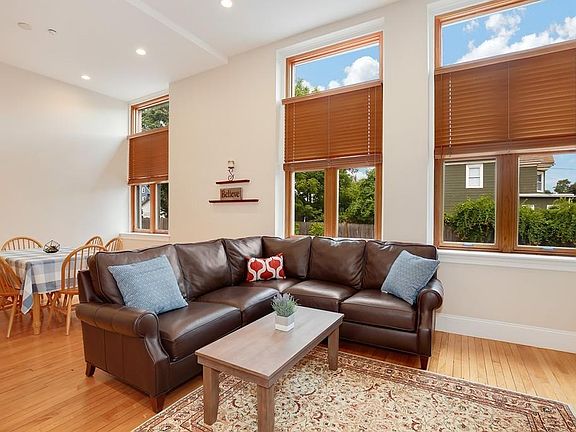 4th image of 122 Sharon St Unit 103