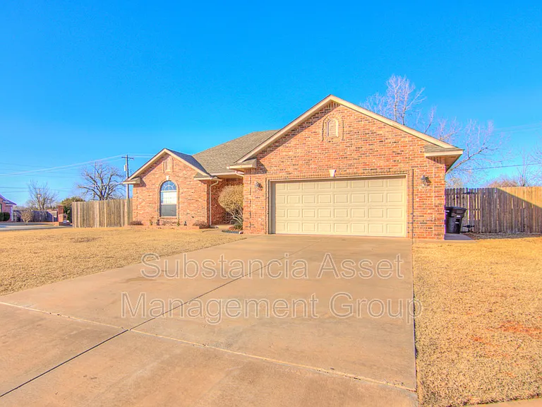 901 NE 26th Ct — Photo 2