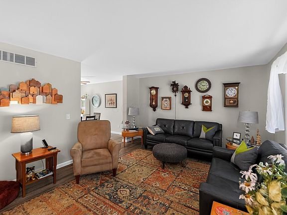 3rd image of 453 Greenlawn Dr