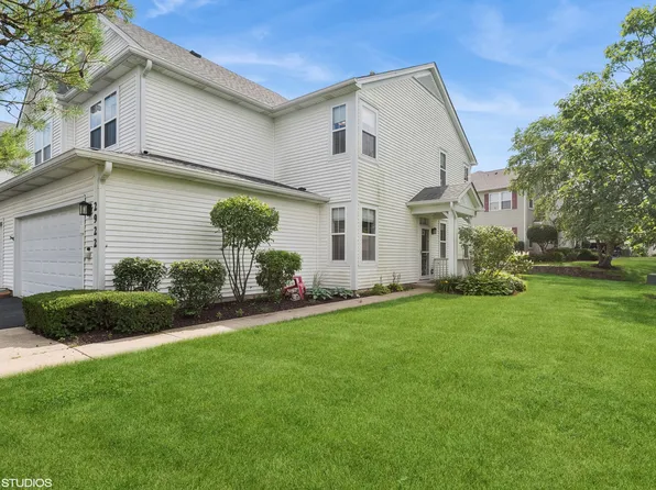 2922 Falling Waters Dr, Lindenhurst, IL 60046
