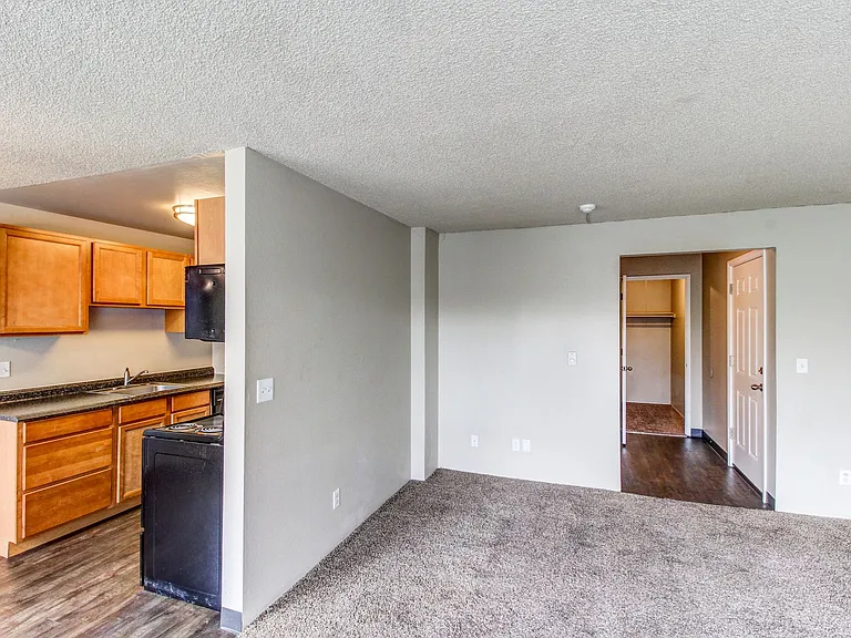 Heather Ridge Apartments — Photo 13