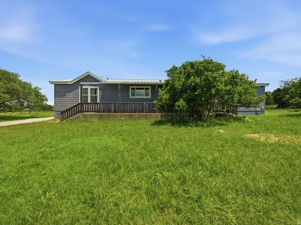 672 CUTTERS TRL, Pipe Creek, TX 78063