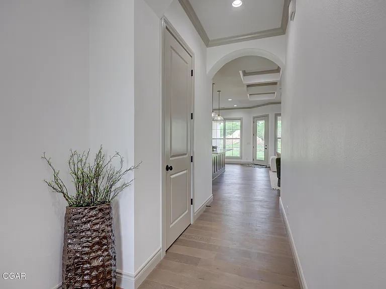 2520 S Cleveland Ave — Photo 2