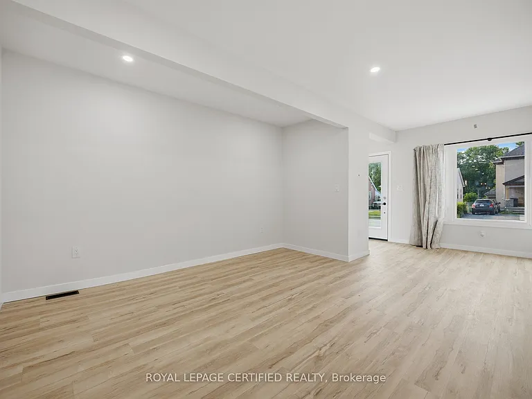 5759 Robinson St — Photo 6