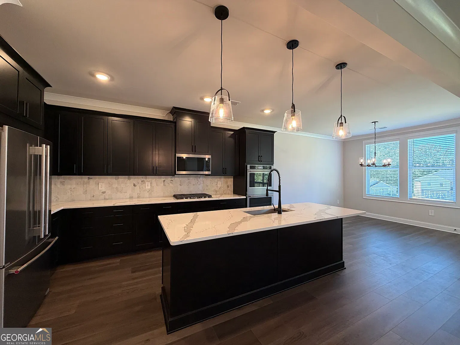 4 bed, 3.5 bath, 3000 sqft, $3,300 — Photo 3