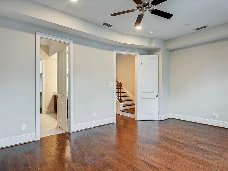 720 N Shepherd Dr — Photo 15