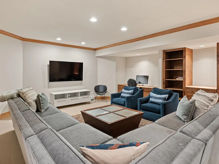 413 W Smuggler St — Photo 16