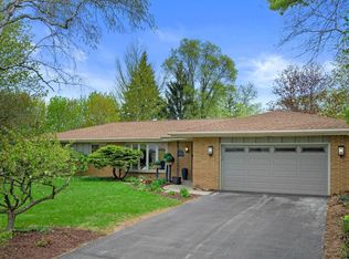 6660 N Braeburn LANE, Glendale, WI 53209