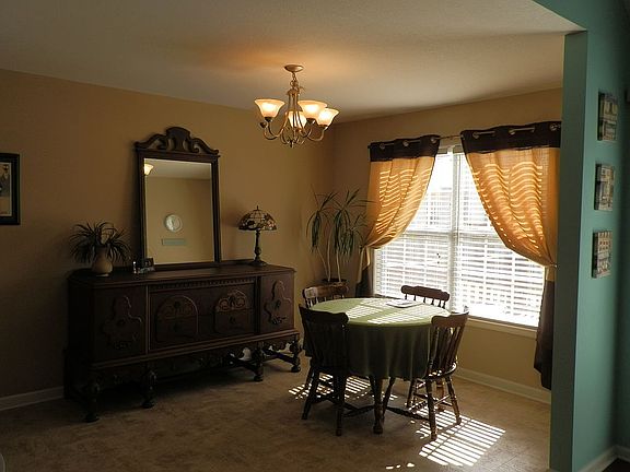 5th image of 814 Samantha Ln