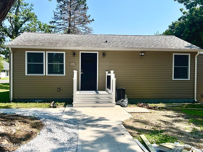 115 Parker Ave — Photo 2