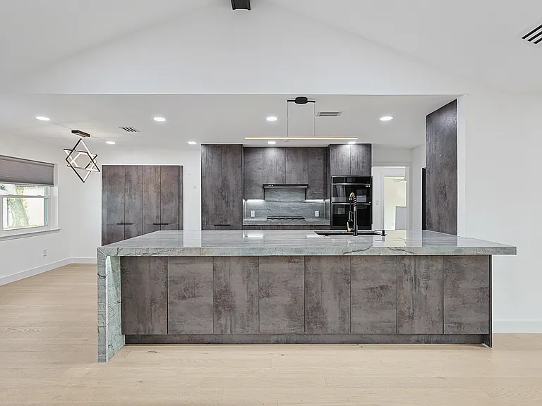 12417 Quincy Ln — Photo 2