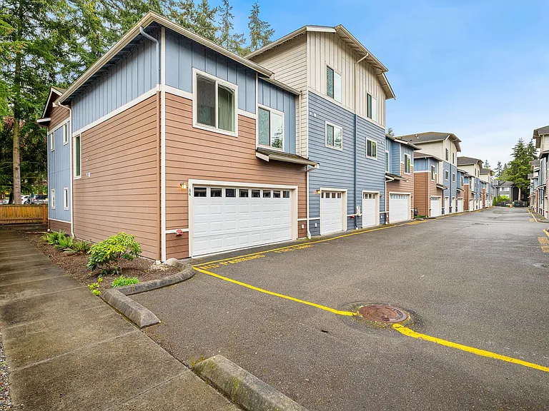 Pinnacle Townhomes — Photo 12