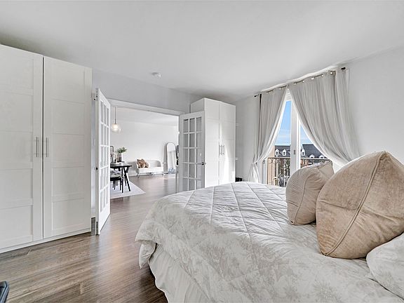 5th image of 204 Shearwater Ct W APT 33