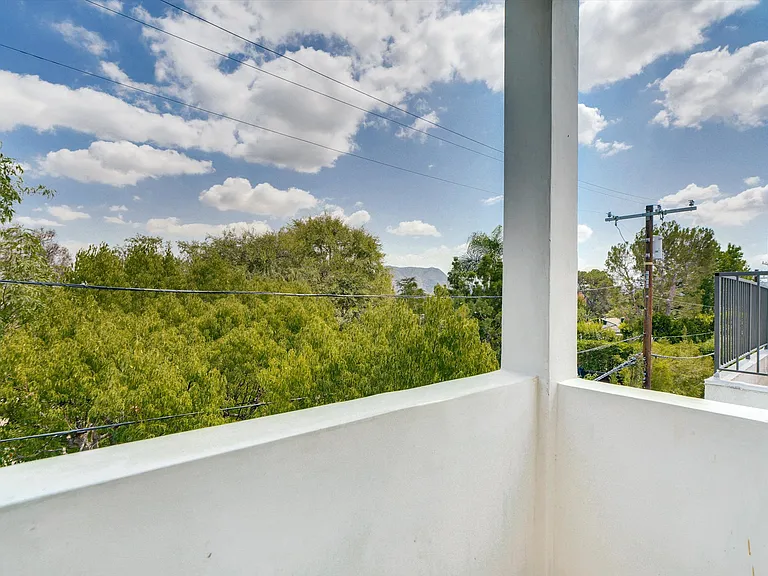 5026 Cahuenga Blvd — Photo 43