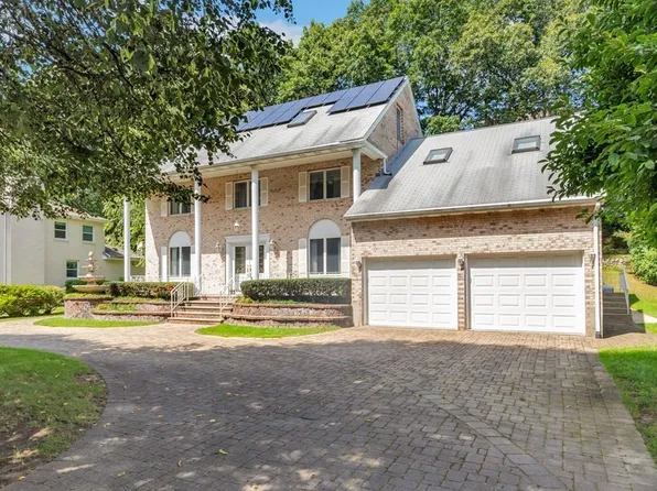 58 Forest Park Dr, Waltham, MA 02452