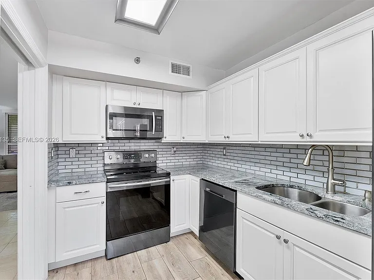 7225 Promenade Dr #102 — Photo 8