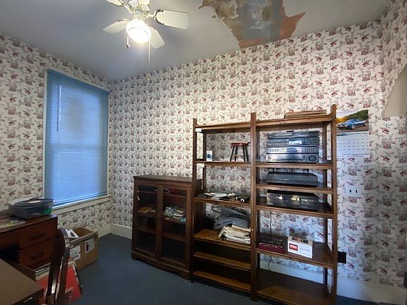 4th image of 933 Woodlawn Ave